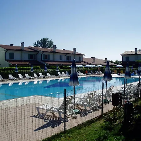 아파트 Villaggio Ca' Del Pino *