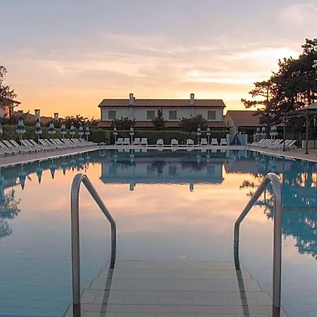 Lägenhet Villaggio Ca' Del Pino Bibione